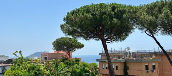 4-salle Duplex à Pozzuoli, Italy No. 295700 3