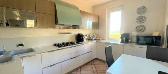 Дом с 5 комнатами в Кальчинато, Италия № 131567 4