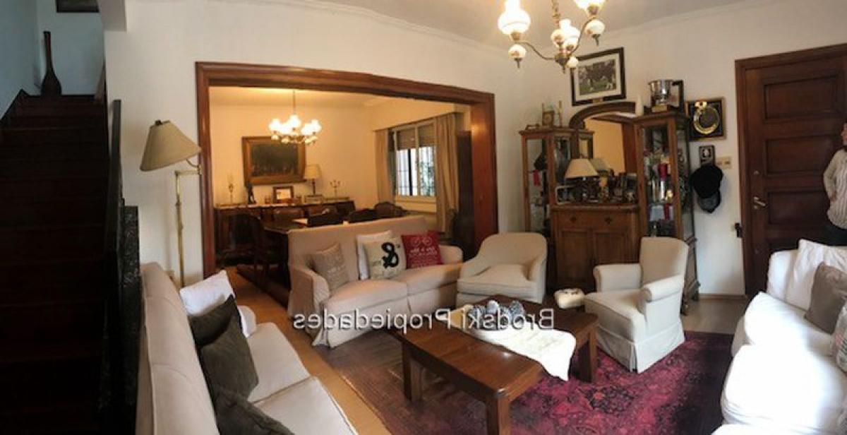 5 bedrooms House in Montevideo, Uruguay No. 11122