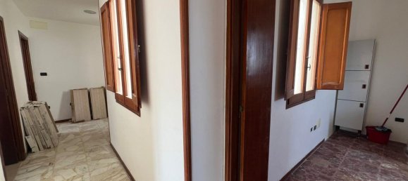 4 rooms Apartment in Lecce, Italy No. 260006 6