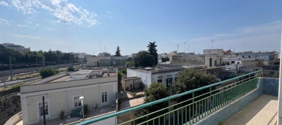 4 rooms Apartment in Lecce, Italy No. 260006 2