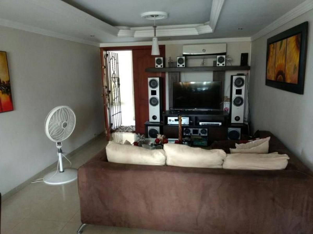 3 bedrooms House in Barranquilla, Colombia No. 2955