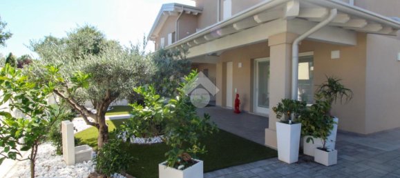 Villa de 3 dormitorios en Ghedi, Italy No. 287067 2