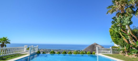 5 bedrooms Villa in Los Monteros, Spain No. 3237 2