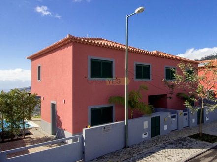 3 bedrooms House in Calheta, Portugal No. 187320