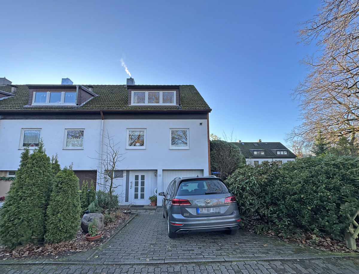 Таунхаус с 5 комнатами в Зегеберг, Германия № 46271