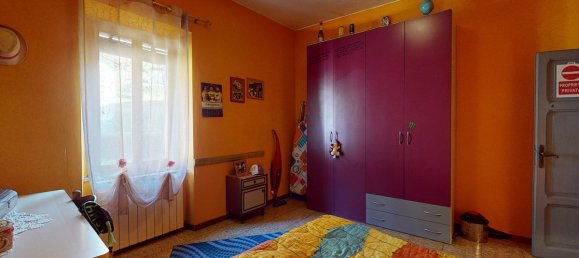 3 bedrooms House in Barga, Italy No. 237841 8