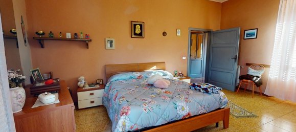 3 bedrooms House in Barga, Italy No. 237841 3