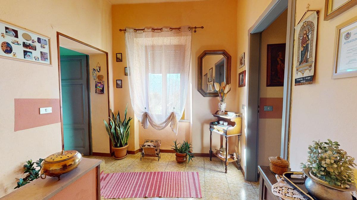 3 bedrooms House in Barga, Italy No. 237841