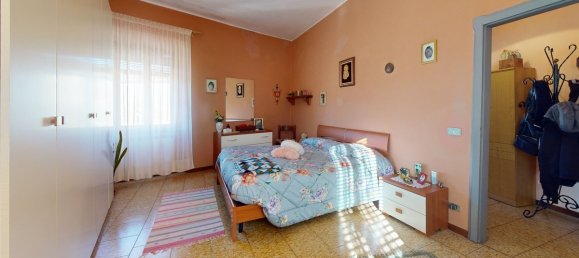 3 bedrooms House in Barga, Italy No. 237841 6