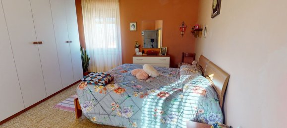 3 bedrooms House in Barga, Italy No. 237841 4