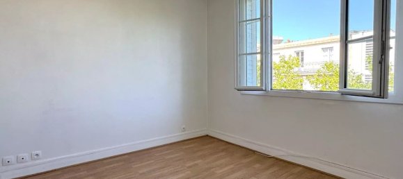 1 bedroom Apartment in Paris, France No. 296451 2