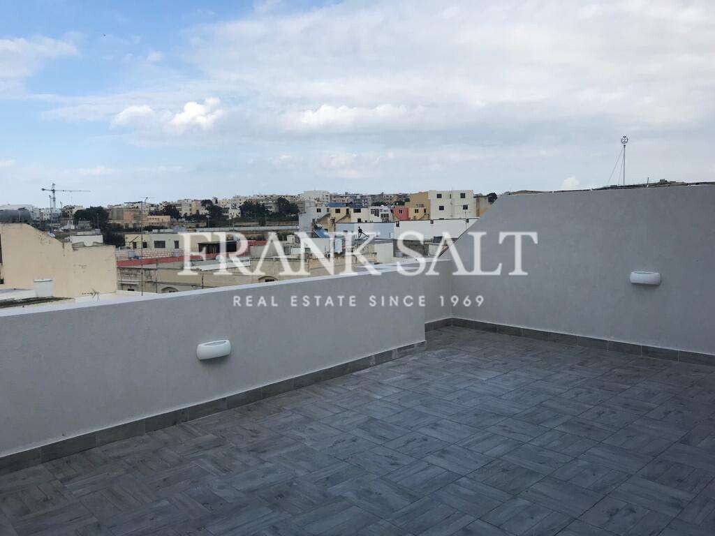 3 bedrooms Penthouse in Qormi, Malta No. 9340