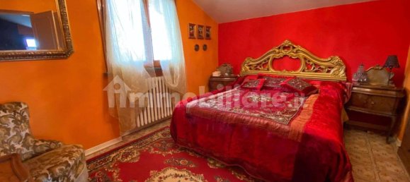 4 bedrooms House in Quattro Castella, Italy No. 123996 16