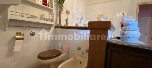 4 bedrooms House in Quattro Castella, Italy No. 123996 11