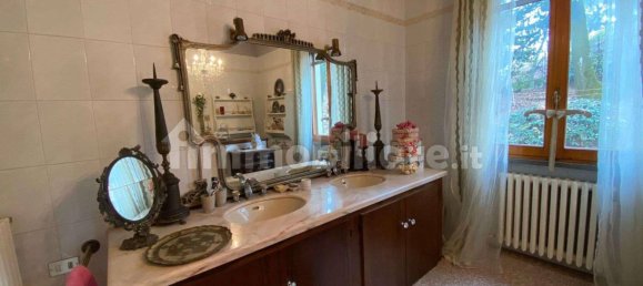 4 bedrooms House in Quattro Castella, Italy No. 123996 10