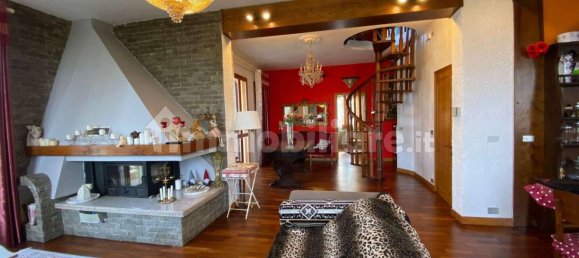 4 bedrooms House in Quattro Castella, Italy No. 123996 4