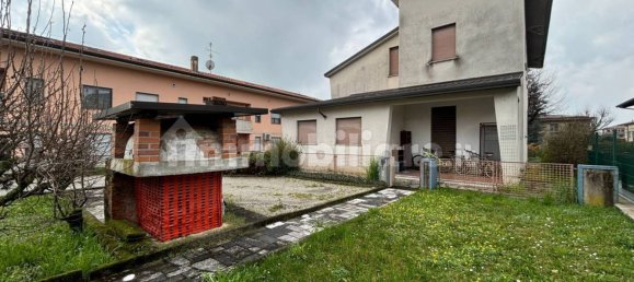 4 bedrooms Villa in Gessate, Italy No. 4640 10