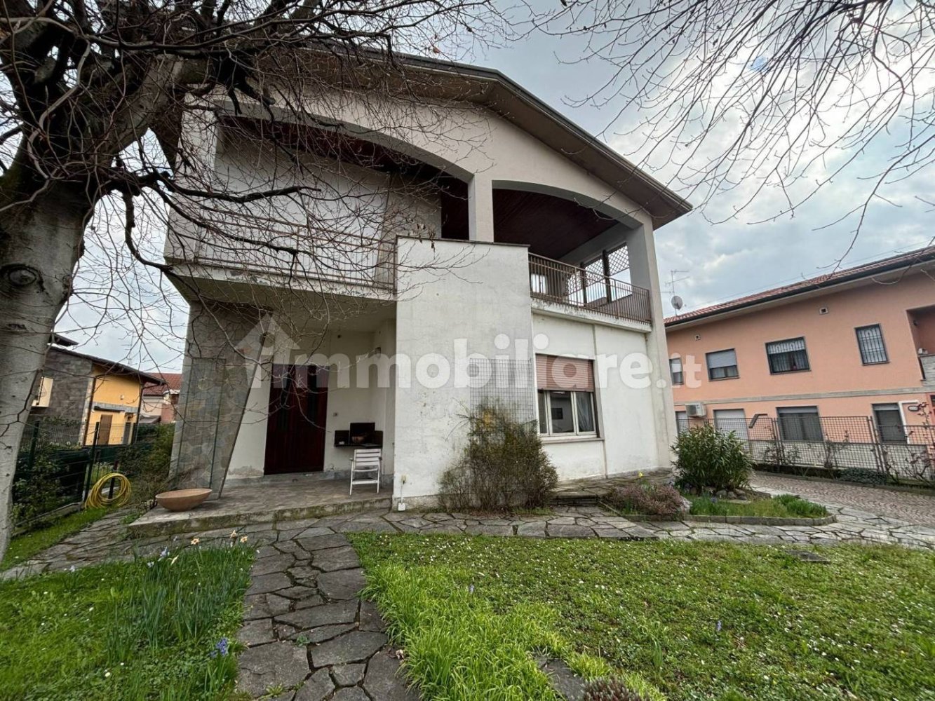 4 bedrooms Villa in Gessate, Italy No. 4640