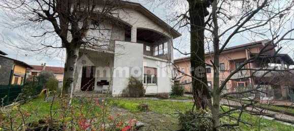 4 bedrooms Villa in Gessate, Italy No. 4640 2