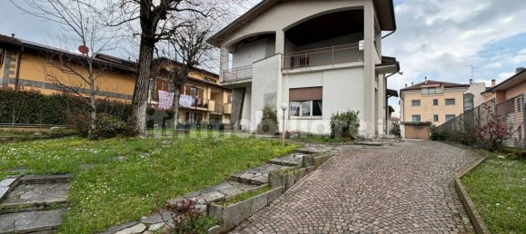 4 bedrooms Villa in Gessate, Italy No. 4640 3