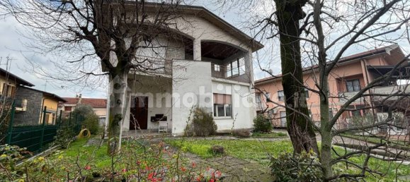 4 bedrooms Villa in Gessate, Italy No. 4640 6