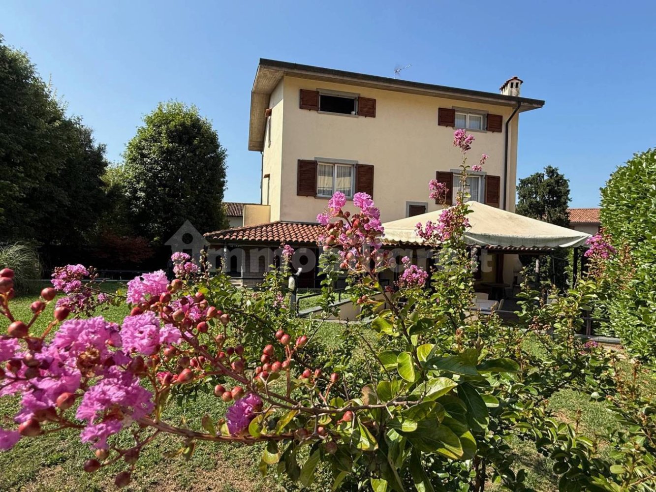 10 bedrooms Villa in Dalmine, Italy No. 327595