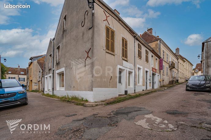 Коммерческая недвижимость 287м² в Йонна, Франция № 353257