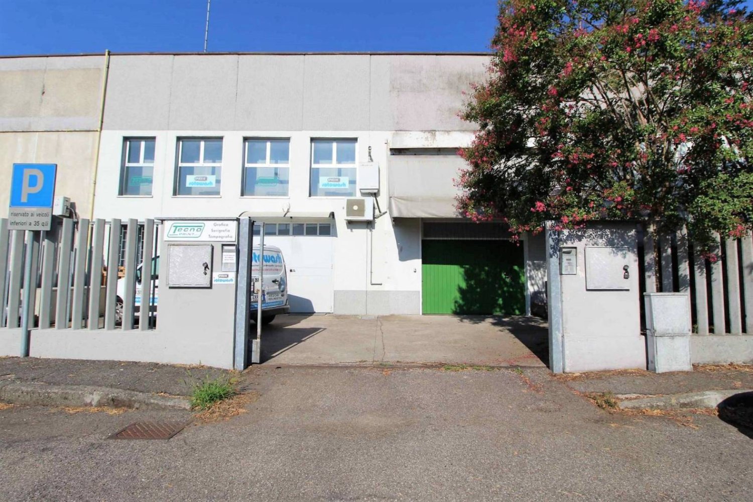 3 rooms Warehouse in Cisliano, Italy No. 145807