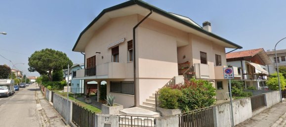 7 rooms Apartment in Rovigo, Italy No. 52427 2