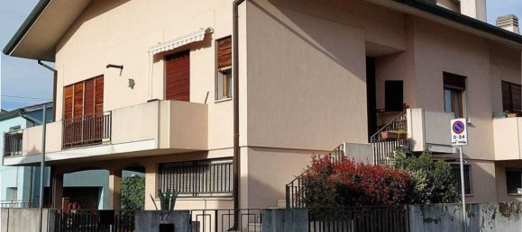 7 rooms Apartment in Rovigo, Italy No. 52427 28
