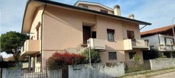 7 rooms Apartment in Rovigo, Italy No. 52427 32