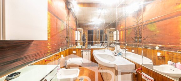 4 bedrooms Apartment in Rome, Italy No. 118512 18