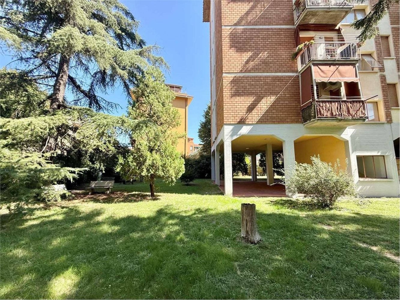 4 bedrooms Apartment in Bologna, Italy No. 388428