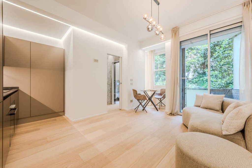 1 bedroom Apartment in Milan, Italy No. 392493
