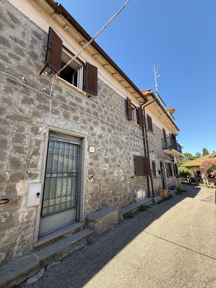 4 rooms House in Montefiascone, Italy No. 257727