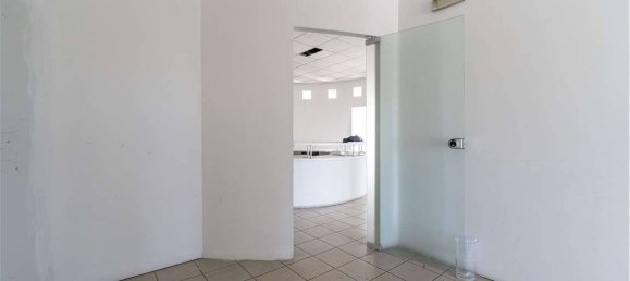 Escritório de 5 divisões em Biassono, Italy N.º 310954 23