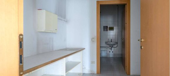 Escritório de 5 divisões em Biassono, Italy N.º 310954 27