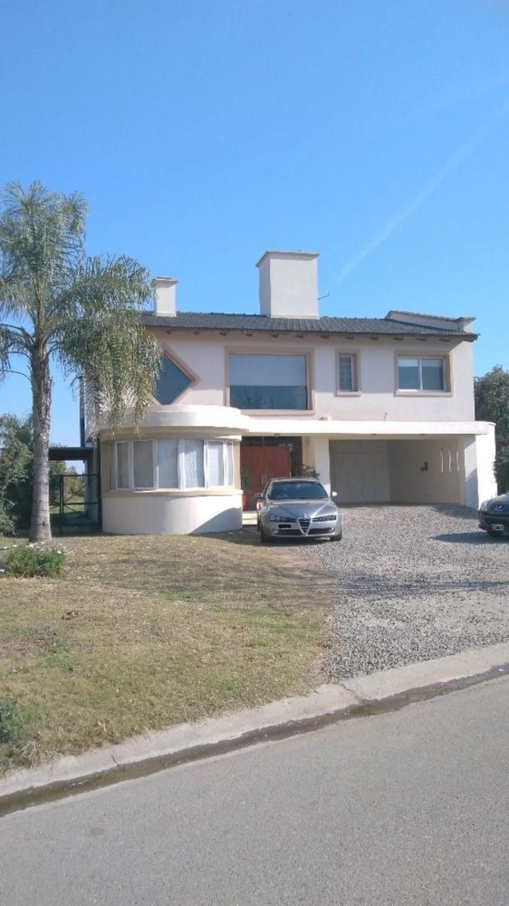 4 bedrooms House in Cordoba, Argentina No. 20998
