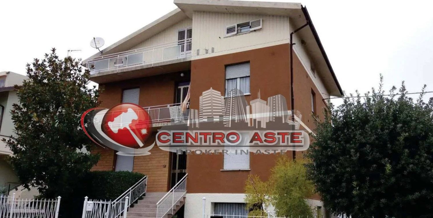 6 bedrooms Villa in Pesaro, Italy No. 101232