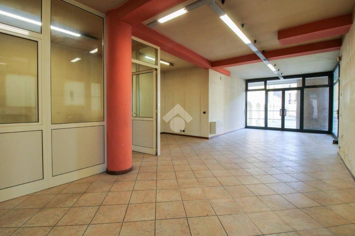 Коммерческая недвижимость с 1 комнатой в Палаццоло суль Ольо, Италия № 141622