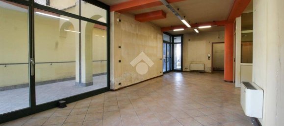 Коммерческая недвижимость с 1 комнатой в Палаццоло суль Ольо, Италия № 141622 8