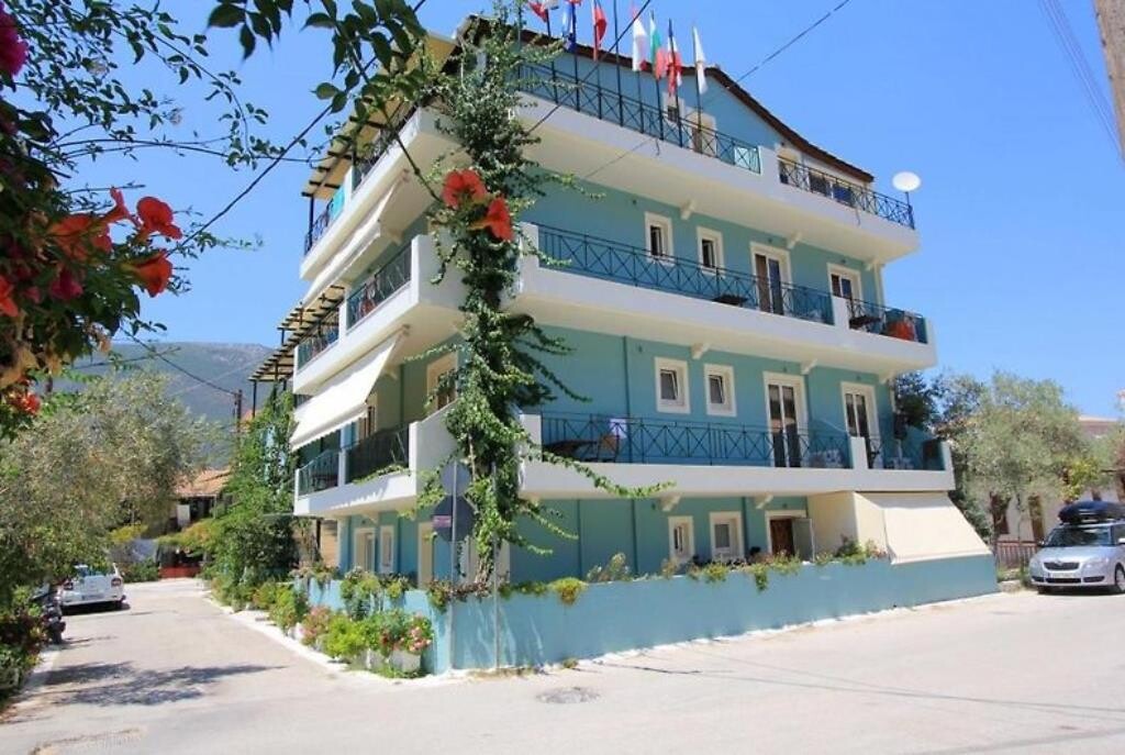 Adosado de 29 habitaciónes en Lefkada, Greece No. 3744