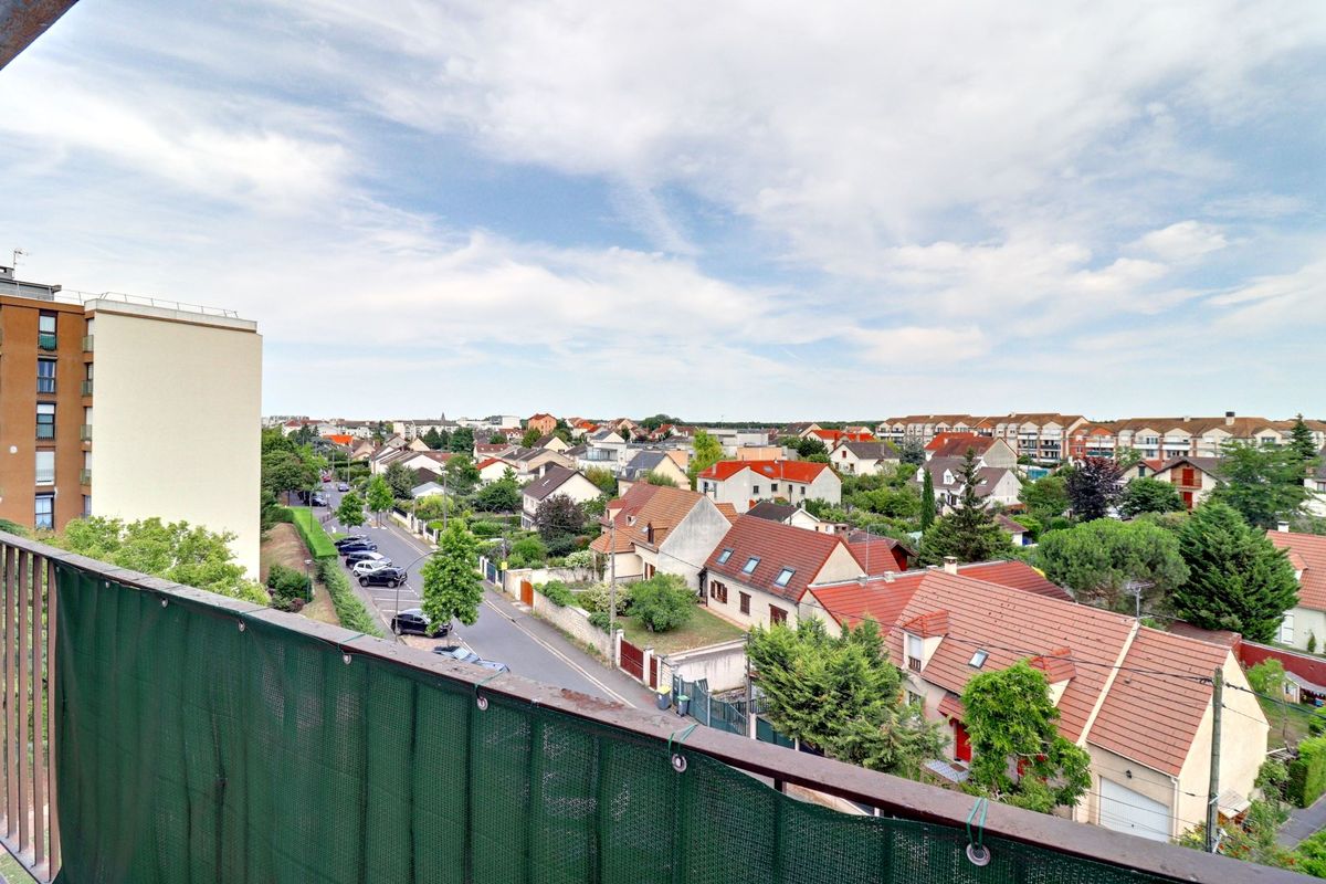 3 bedrooms Apartment in Acheres, France No. 171346