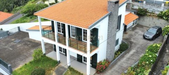 Villa de 3 dormitorios en Funchal, Portugal No. 190190 2