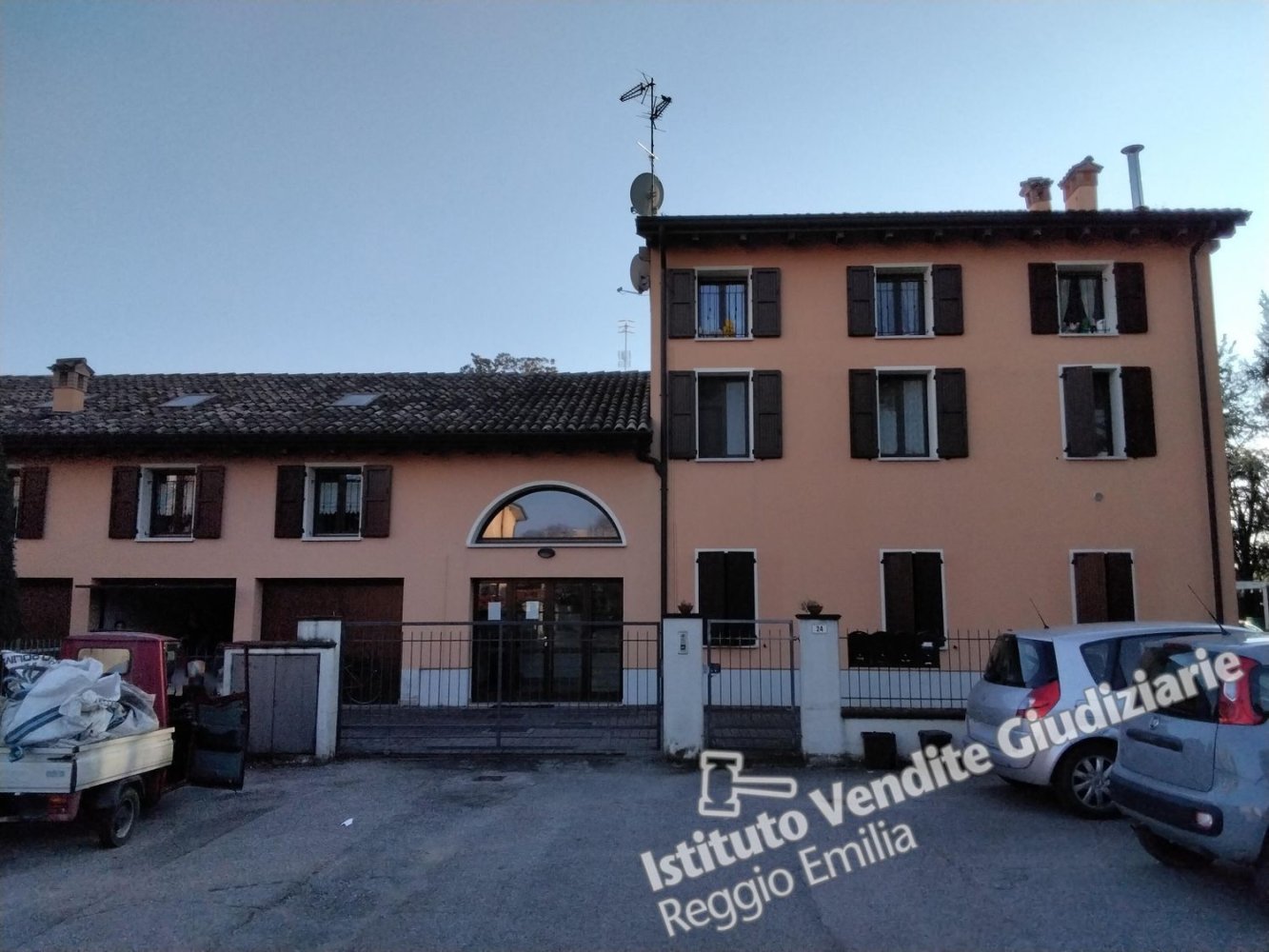 5 bedrooms Apartment in Campagnola Emilia, Italy No. 336199