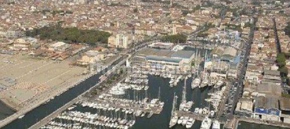 Пентхаус с 6 спальнями в Виареджо, Италия № 16063 12