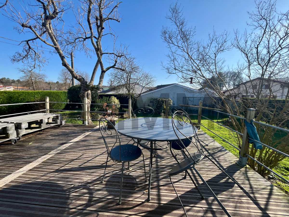 3 bedrooms Villa in Langon, France No. 195674