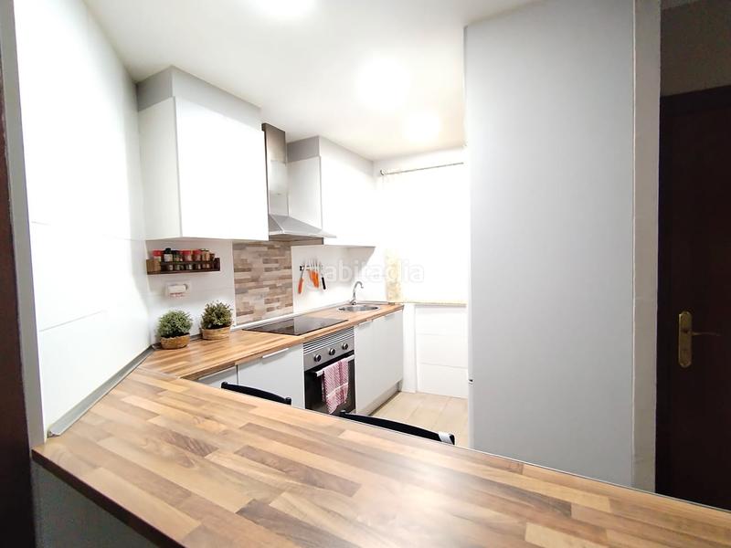 Apartamento de 2 dormitorios en Santa Coloma de Gramenet, Spain No. 136626