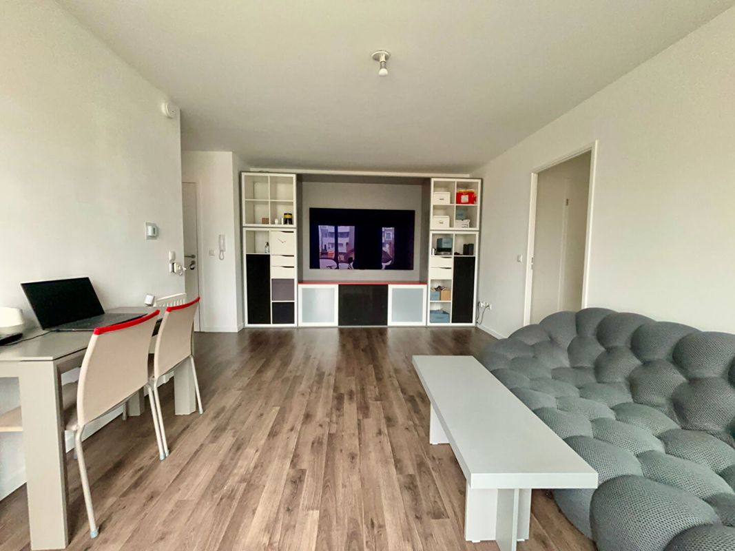 2 bedrooms Apartment in Nanterre, France No. 121325